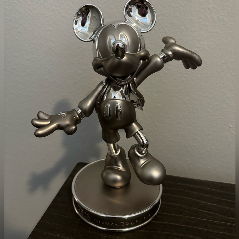 D23-Exclusive Gold Member Collector Set 2023 Mickey Mouse ''Leader of the Club''